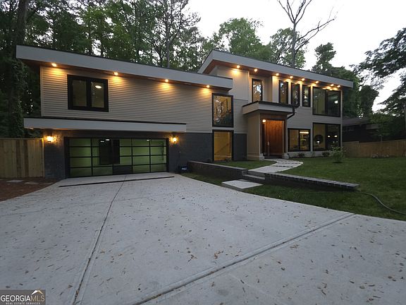 3rd image of 3626 N Stratford Rd NE