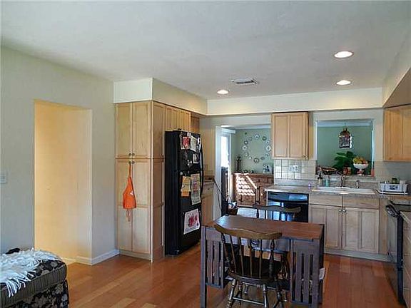 4th image of 3562 NE Melba Dr