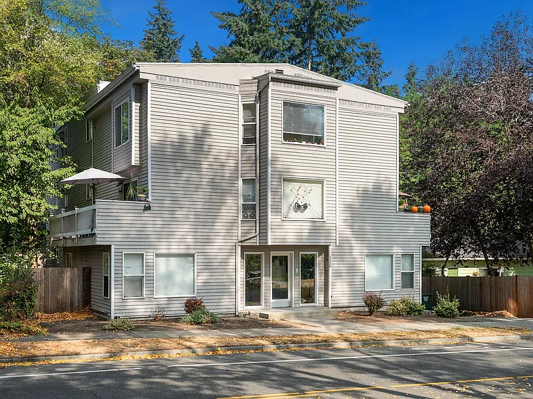 1038 NE 125th St — Photo 2