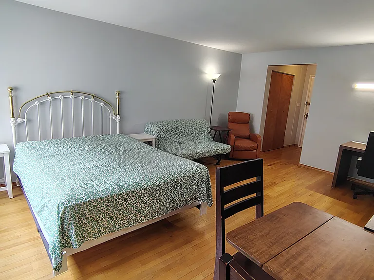 3620 N Pine Grove Ave — Photo 4
