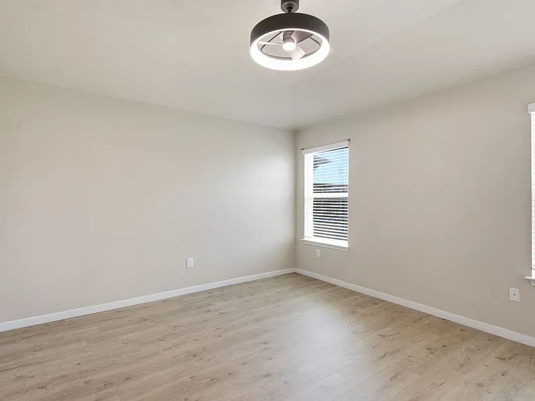 5813 Roderick Dr — Photo 15