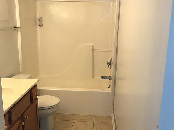 Guest full bathroom