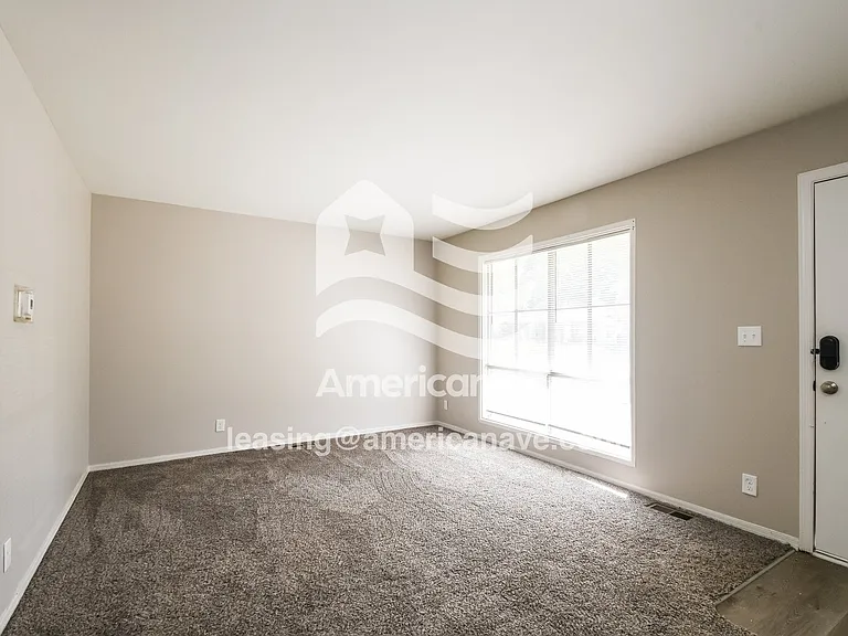 1378310_004_living_room_12785932.jpg