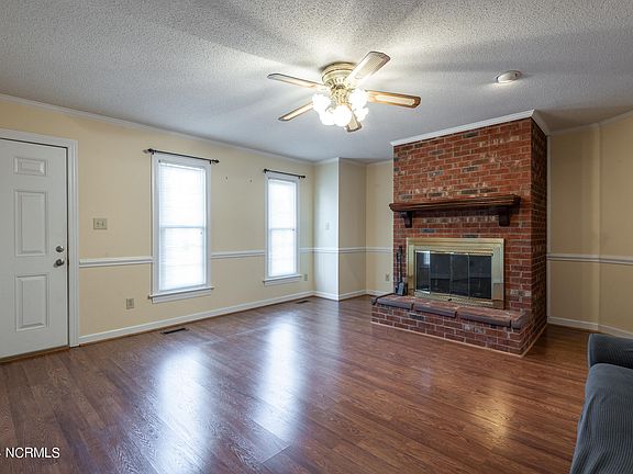3rd image of 2348 Miller Circle