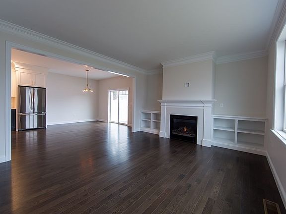 4th image of 101 Oakdale Ave #1