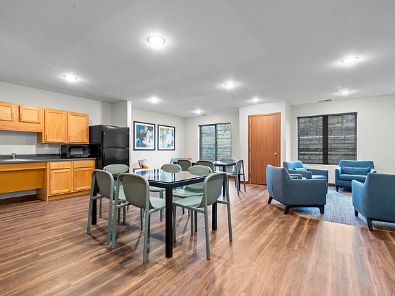 3rd image of 2500 Holiday Ct #215