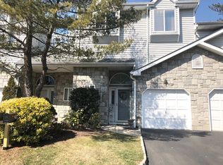 16 Picaron Pl, Laurence Harbor, NJ 08879
