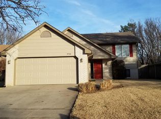 9710 W Yosemite Ct, Wichita, KS 67215