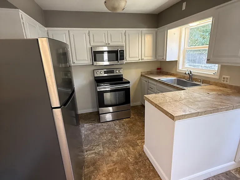1023 Murray Ave — Photo 5