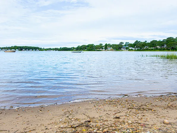 22 Long Neck Road, East Wareham, MA 02538