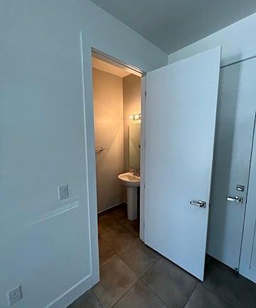 4th image of 400 NE 35th Ct