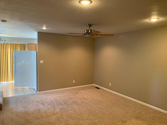 2nd image of 609 Glen Ct