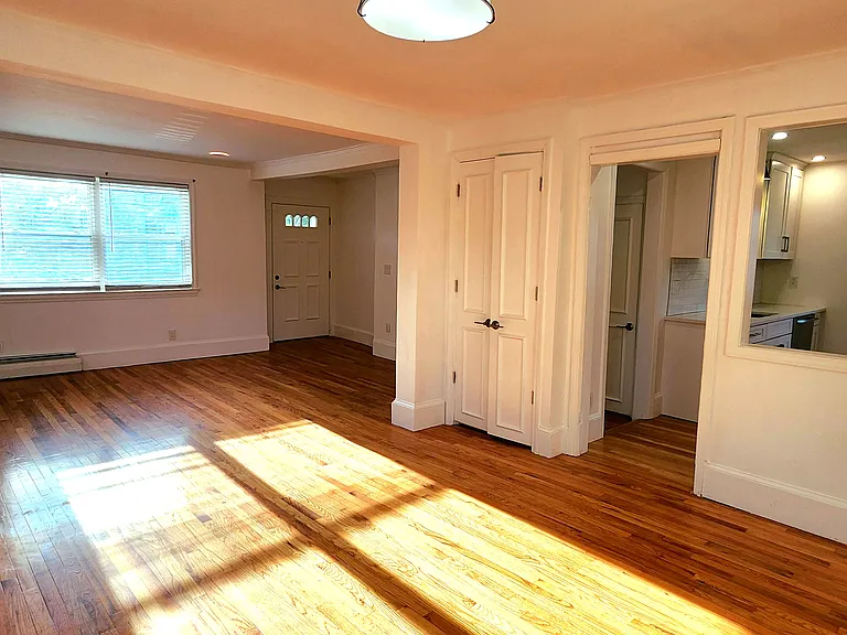 248 Pearl St #1 — Photo 7