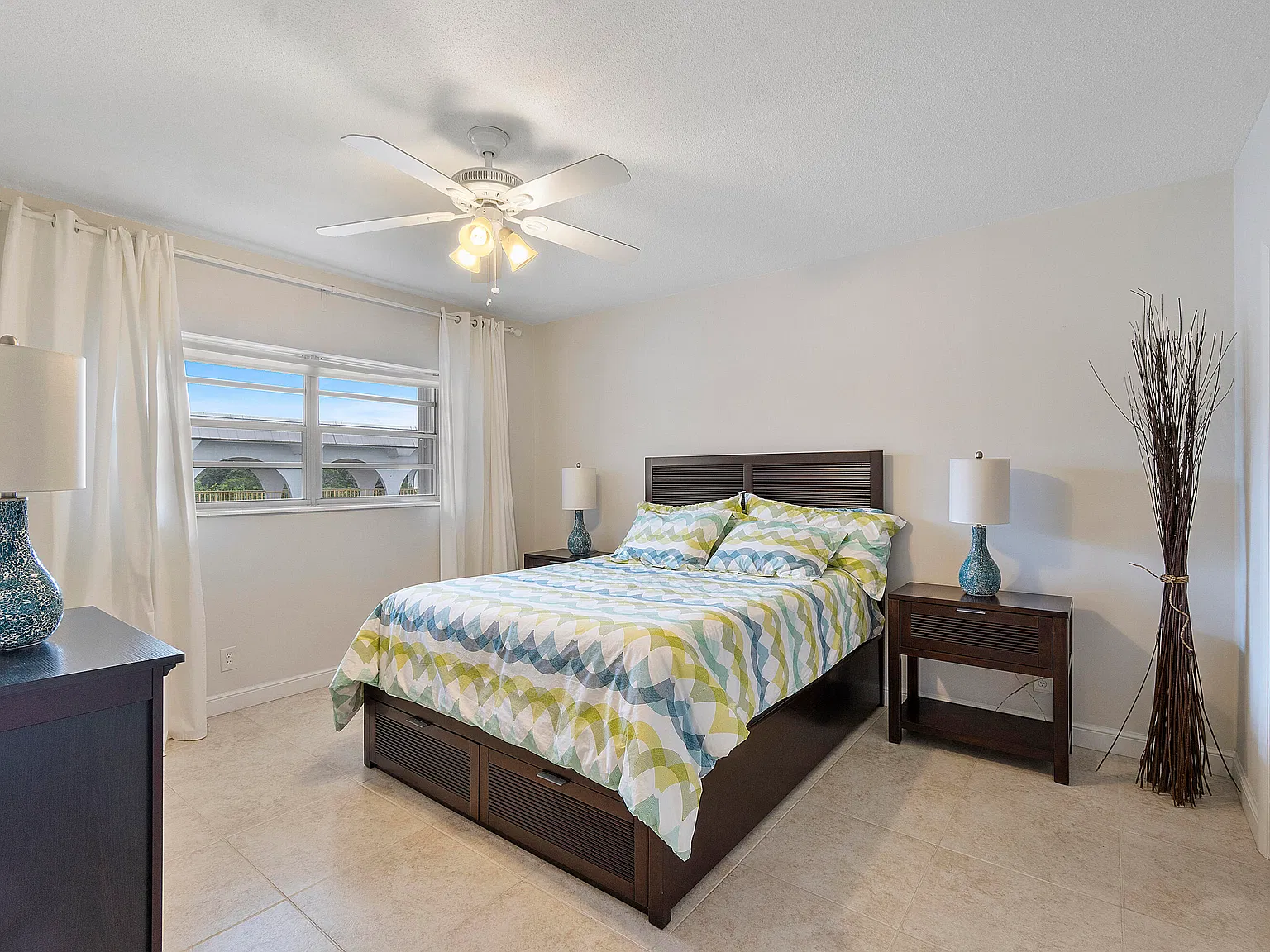 1 bed, 1.5 bath, 850 sqft, $1,975 — Photo 4