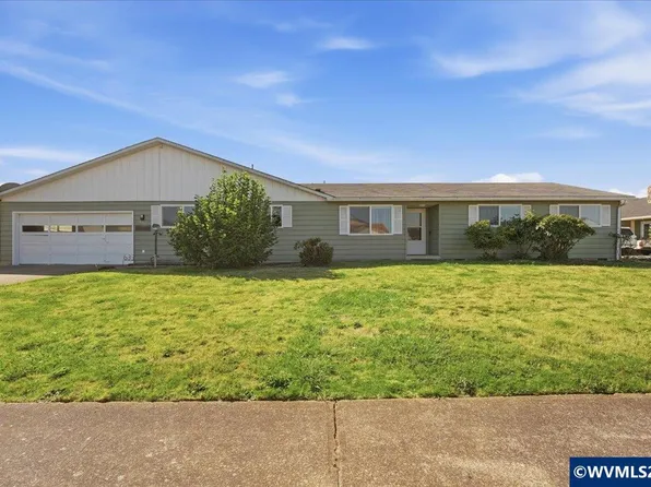 633 Cessna St, Independence, OR 97351