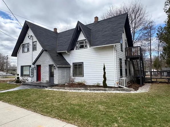 411 N 6th Ave, Sturgeon Bay, WI 54235