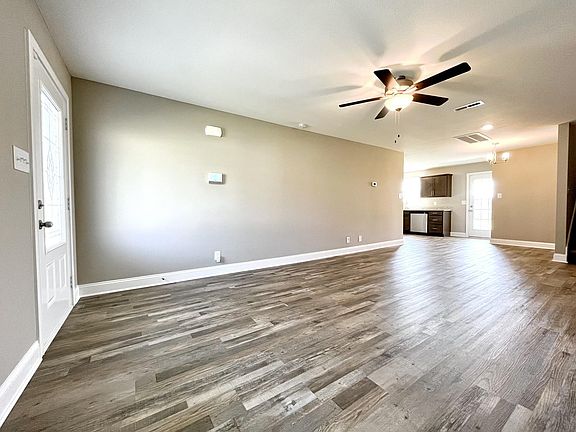 4th image of 10 Lillian Grace Dr