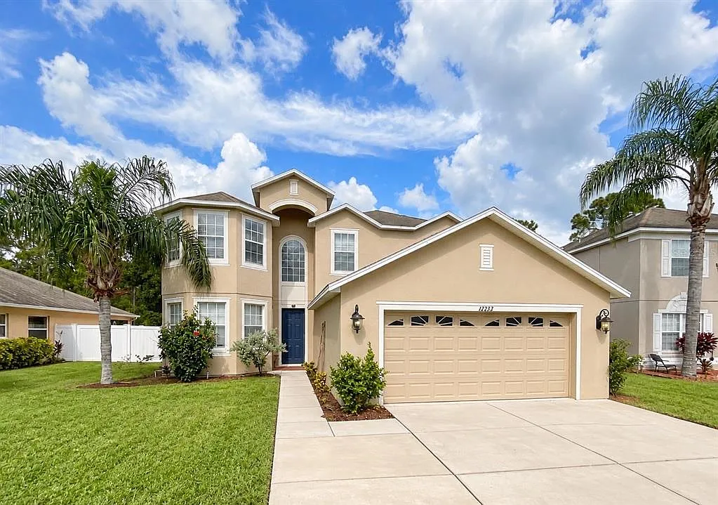 4 bed, 3.0 bath, 2476 sqft, $2,700 — Photo 1
