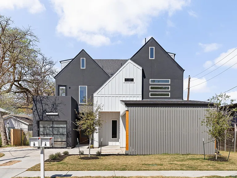1402 Summit St #B — Photo 1