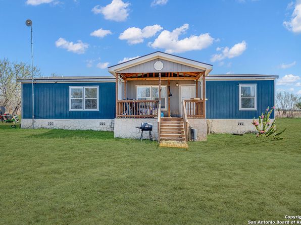 103 County Road 2667, Moore, TX 78057