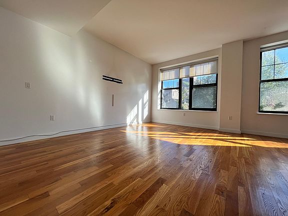 5th image of 123 Parkside Ave APT 5D