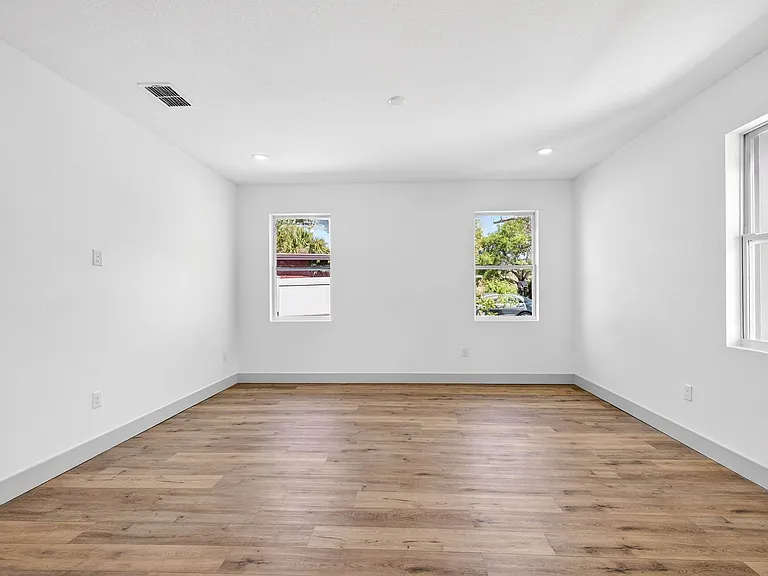1139 29th St S — Photo 16