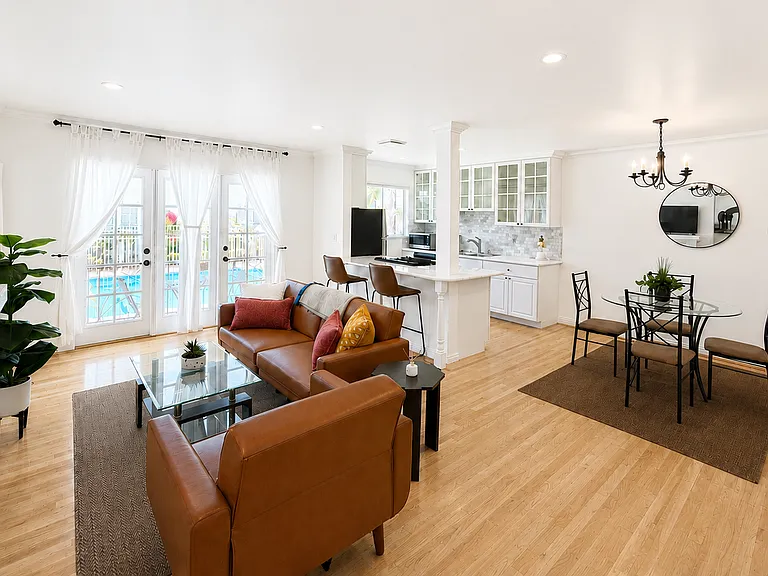 1027 20th St #1B — Photo 3