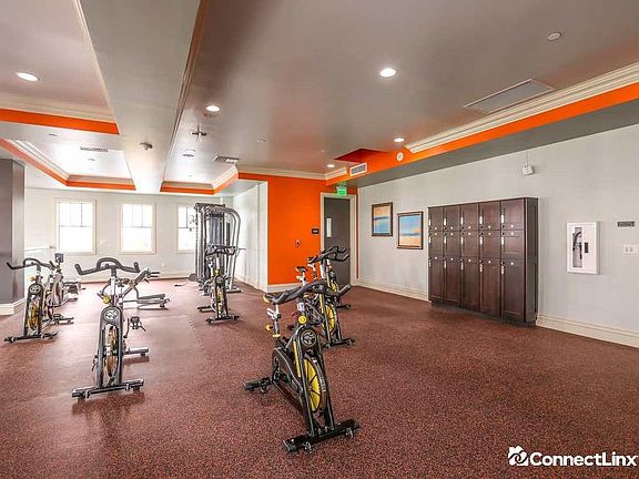 5th image of 405 Hialeah Dr #2824672