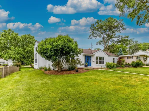 310 S Summit St, Wheaton, IL 60187