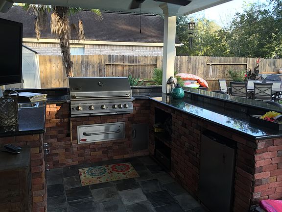 4th image of 1018 Albany Ct