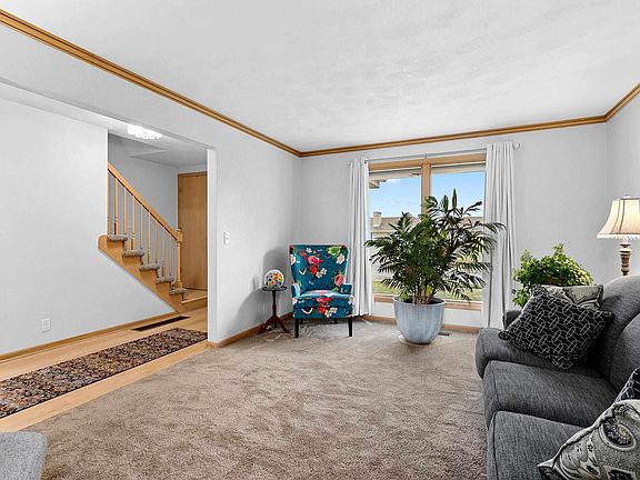 5th image of 6810 N Fox Point Dr