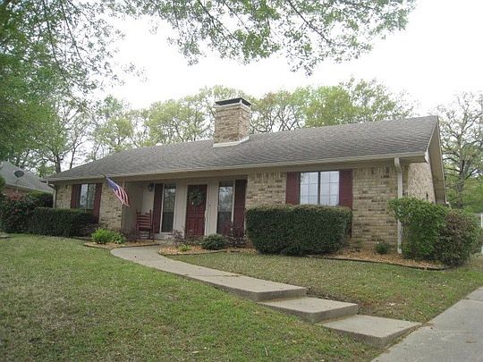 1st image of 2909 Crossroads Dr