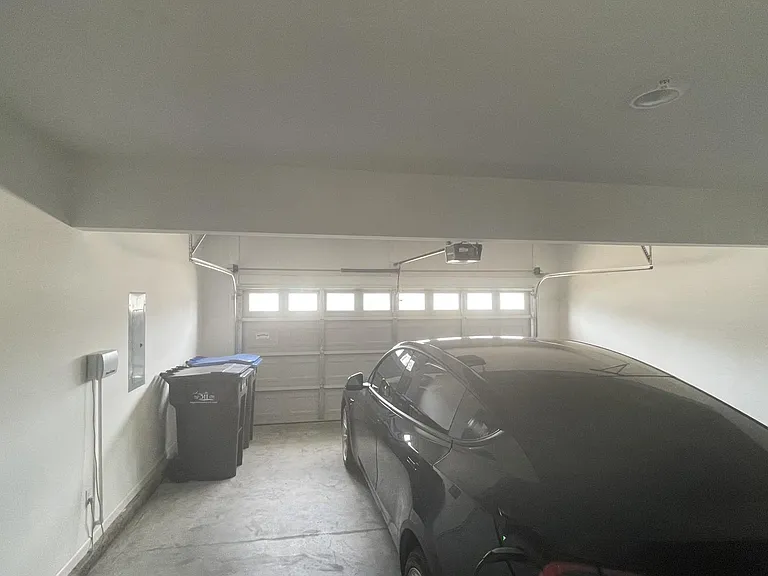 721 Goodale Dr — Photo 2