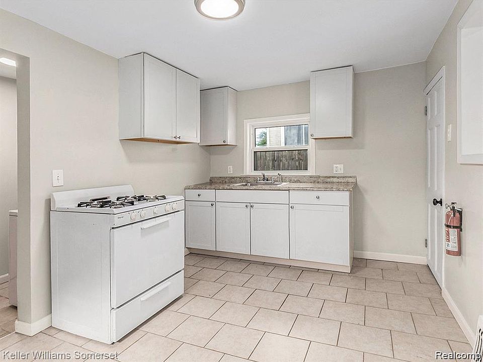 1419 Morris Ave, photo 6