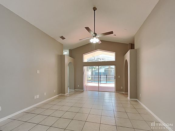 3rd image of 7826 Laurel Oak Ln