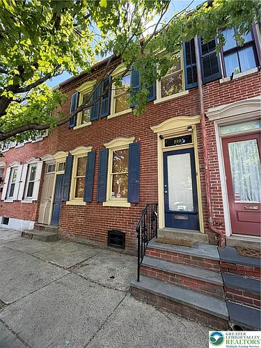 828 W Gordon St Photo 1