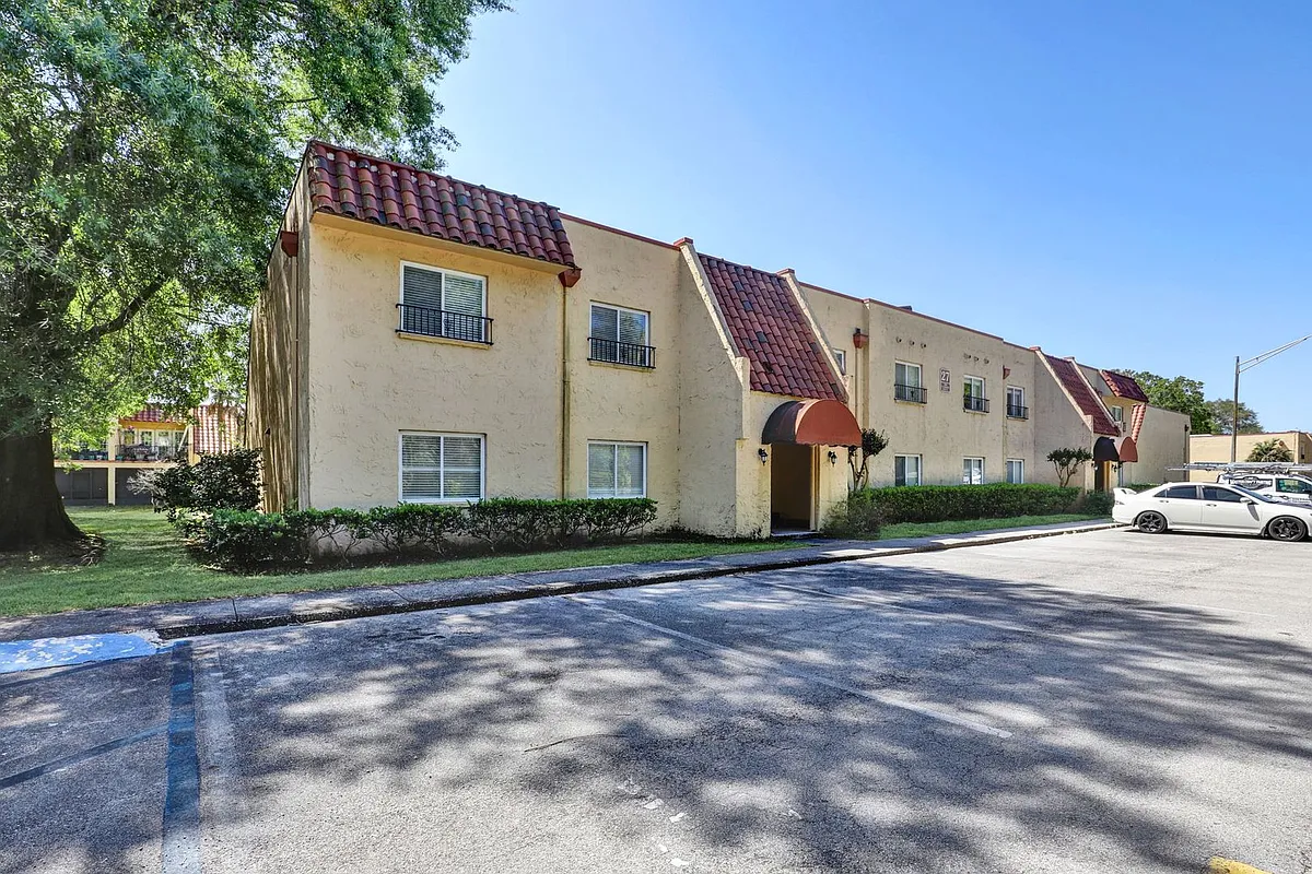 Building Photo - 3918 La Mirada Dr N #3