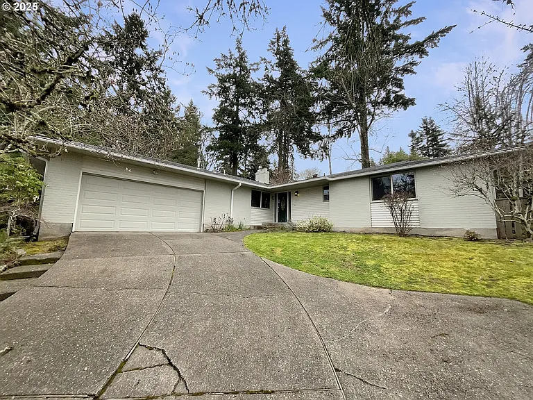 1690 Woodland Ter — Photo 2
