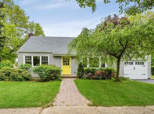 27 Radcliff Blvd, Glen Head, NY 11545