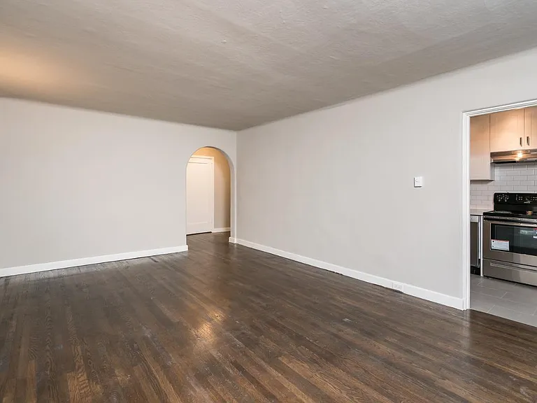 421 Summit Ave E #204 — Photo 14