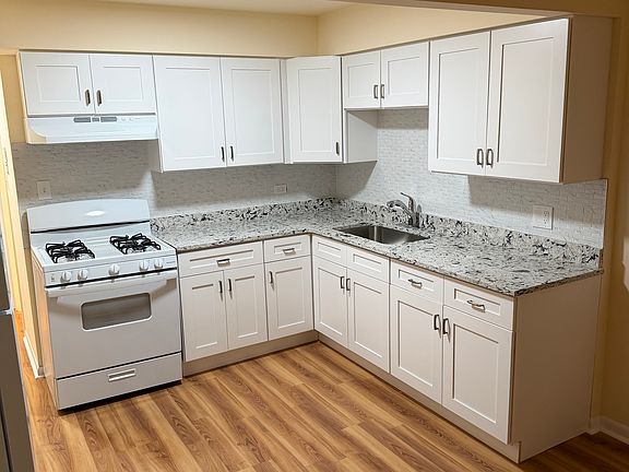 3rd image of 315 N Yale Ave APT 2B