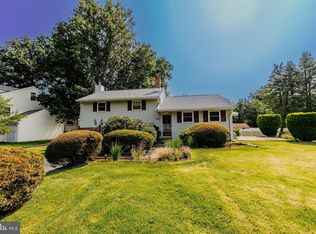 1040 Wayfield Dr, Norristown, PA 19403