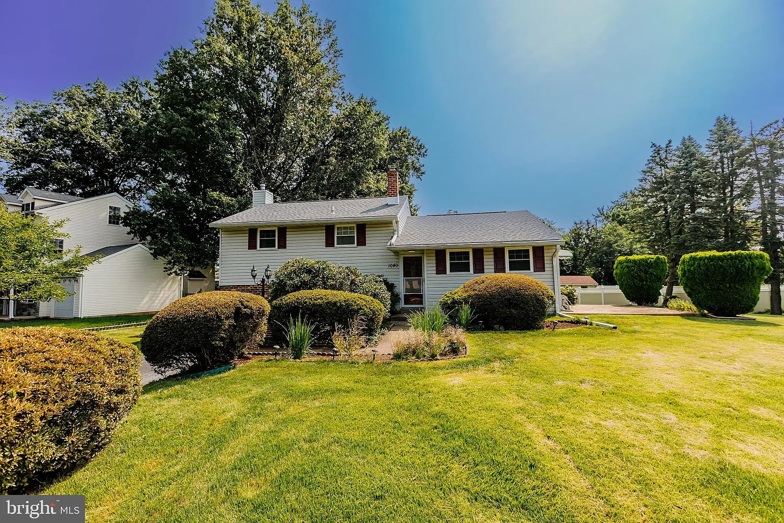 1040 Wayfield Dr photo 1