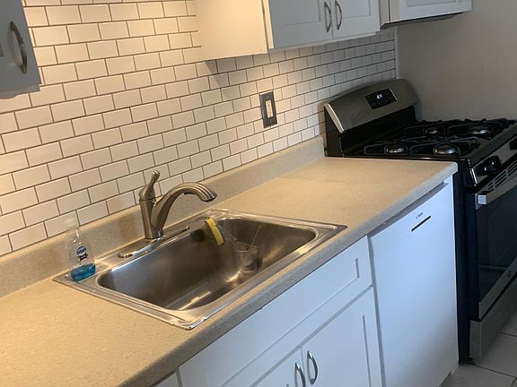 3rd image of 303 W Breckenridge St #2