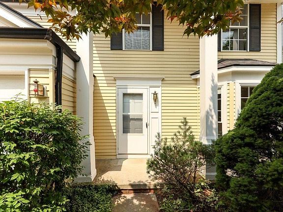 2nd image of 3028 Turnberry La