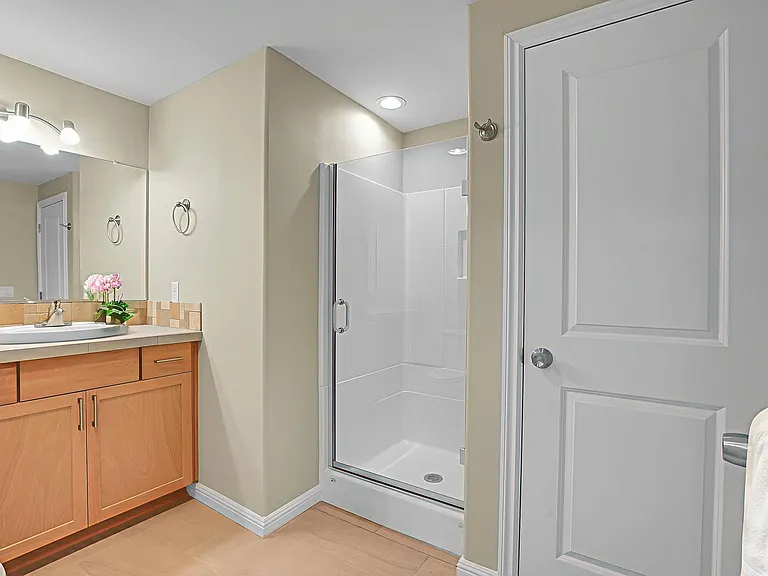 #144 TABOR POINTE APARTMENTS — Photo 4