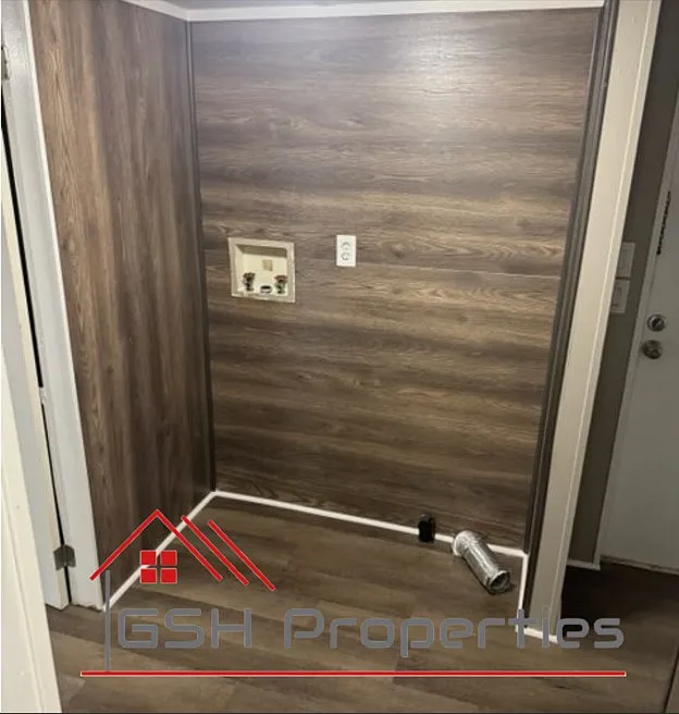 24 Camelot Ln — Photo 2