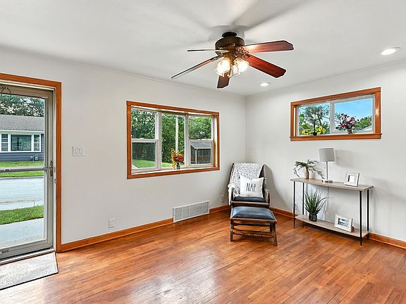 5th image of 613 Grace St