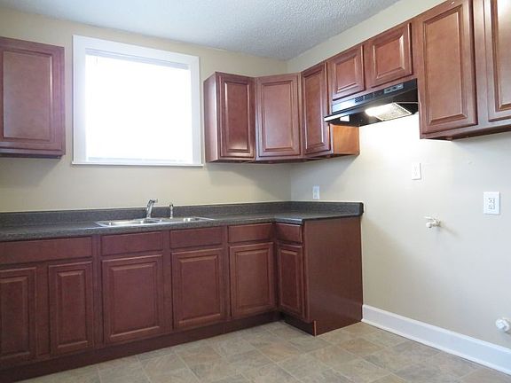 3rd image of 1576 E Dianne Cir