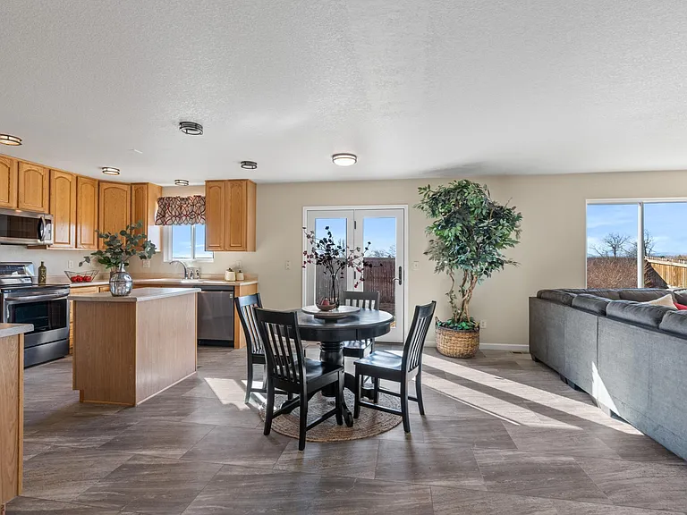 1657 Falcon Ridge Dr — Photo 10